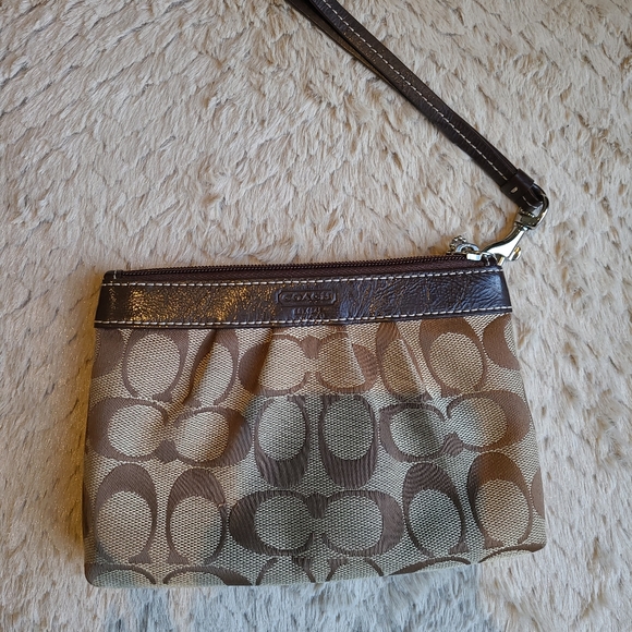 Coach Wristlet - NWOT - Picture 1 of 2
